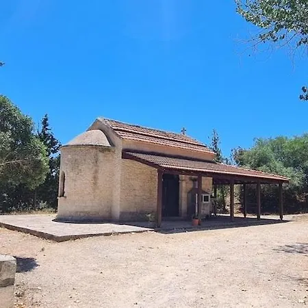 Arodes Asteria Volunteer & Youth Eco-house Hostel