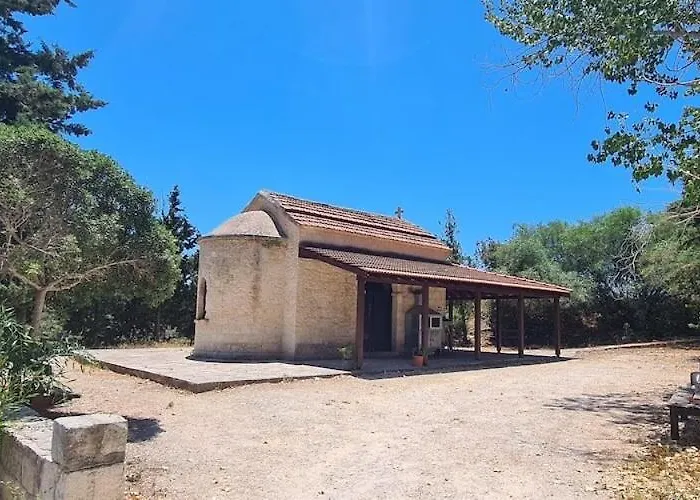 Arodes Asteria Volunteer & Youth Eco-house Hostel